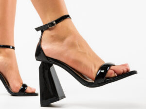 Sandale cu toc Bytoe Negre