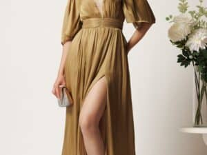 Rochie DY Fashion midi aurie din voal in clos cu tull la decolteu si crapatura pe picior