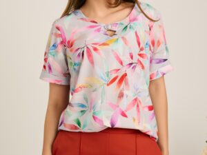 Bluza gri din viscoza lejera cu flori colorate si declteu in V