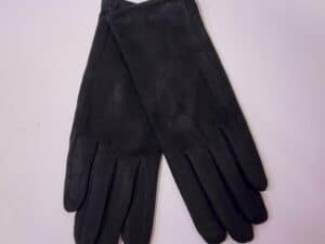 Mănuși negre din material fin, ideale pentru sezonul rece și stilul casual sau elegant.