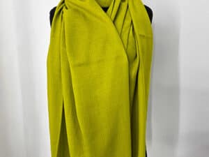 Esarfa tip sal Belladona, culoare Olive, material subtire, cu franjuri și emblemă, perfectă pentru s.