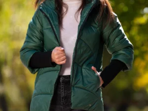 Geaca verde matlasata Denisa cu mansete din tricot si gluga