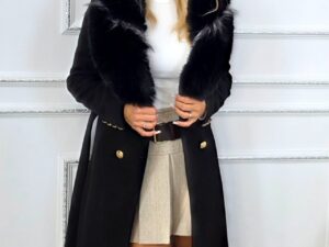 cu blana si inchidere cu butoni aurii