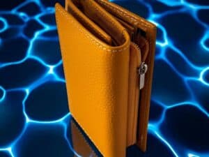 Portofel dama galben muștar din piele naturală cu deschidere tripla, perfect pentru stil și funcțion.