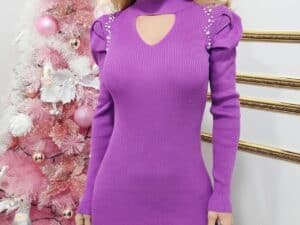 Rochie mov cu umeri bufanti și detalii de perle, perfectă pentru evenimente speciale.