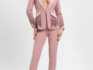 Compleu elegant roz prafuit cu broderie pretiosa