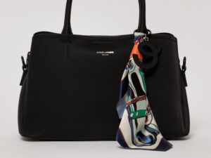 Geanta neagra cu esarfa decorativa multicolora