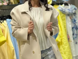 Reducere  Jacheta dama bej cu doua randuri de nasturi