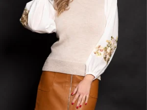 Pulover dama Lehel din lana merino bej cu maneci brodate cu bujori crem