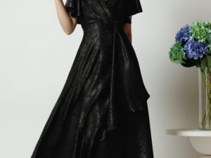 Rochie lunga eleganta din satin neagra cu model si volan