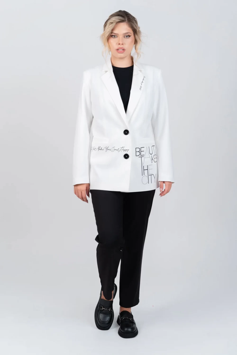 Reducere 30% - Sacou casual alb cu imprimeu si buzunare laterale functionale 1 Sacou casual alb cu imprimeu si buzunare laterale functionale