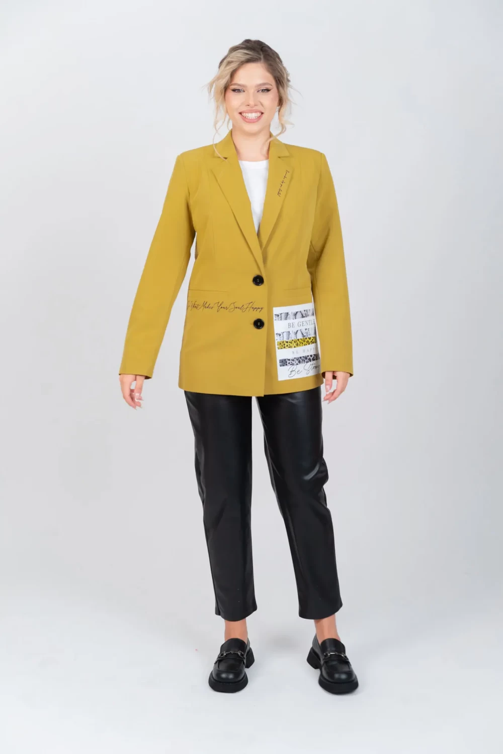 Reducere 30% - Sacou galben mustar cu buzunare laterale si inchidere cu doi nasturi 1 Sacou galben mustar cu buzunare laterale si inchidere cu doi nasturi