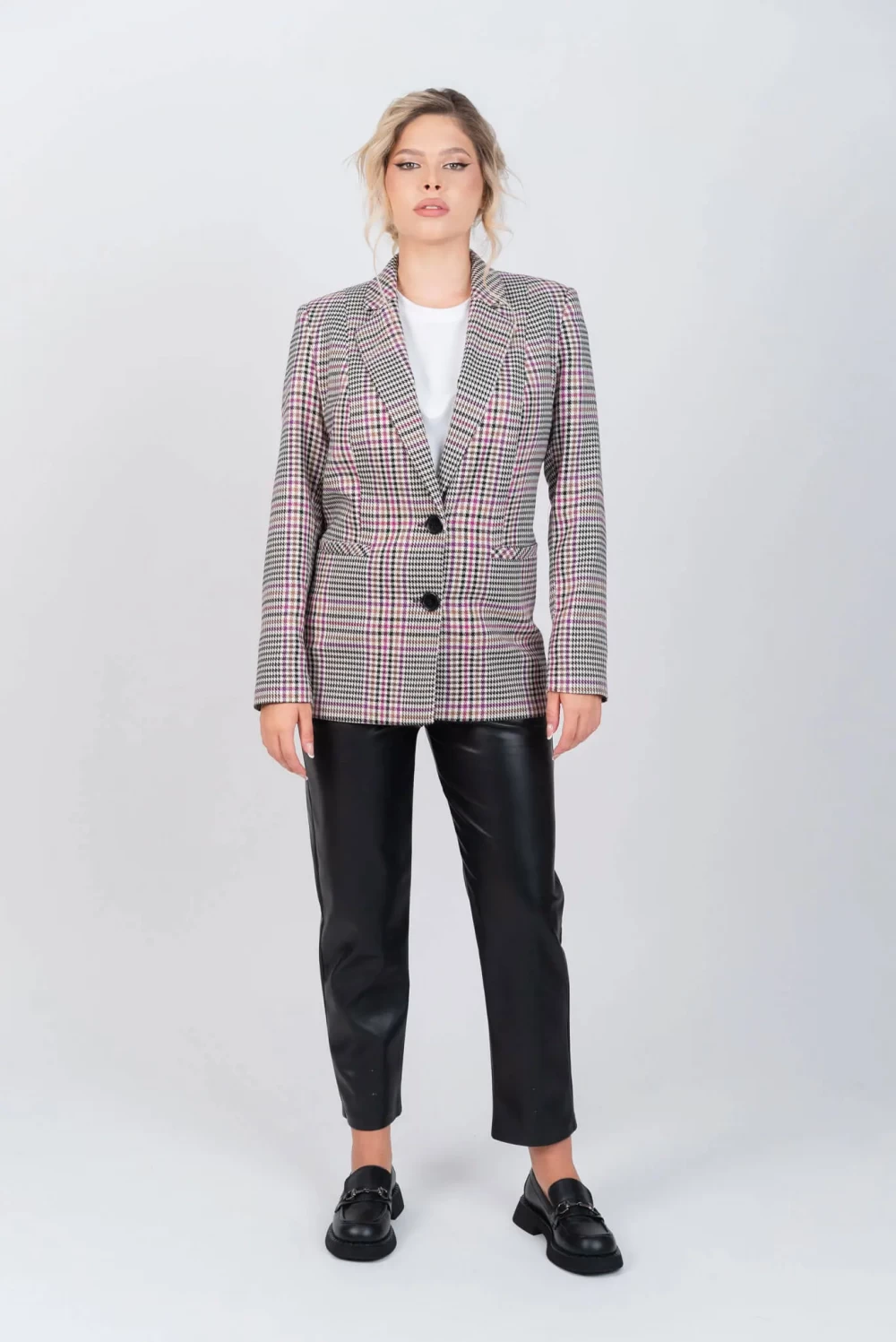 Reducere 30% - Sacou in carouri cu nunate de alb negru si roz 1 Sacou in carouri cu nunate de alb negru si roz