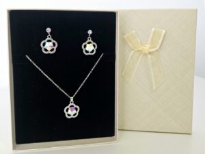 cu colier si cercei model floral