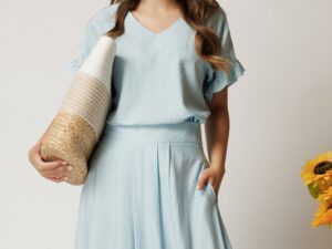 Bluza bleu din rayon cu croi drept si volanase la maneci