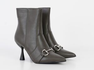 Botine din piele ecologica kaki cu aplicatie metalica pe varf