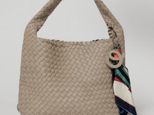 Geanta taupe din piele ecologica impletita accesorizata cu esarfa