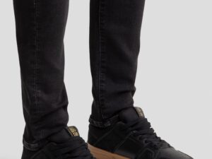 Tenisi barbati cu talpa contrastanta