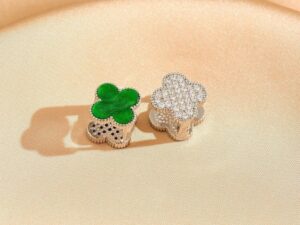 Cercei argintii - din otel inoxidabil - forma de floricele - cu 2 fete - suflati cu aur 18k - Gerdina C2