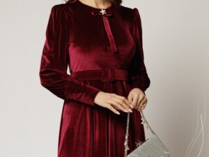 Rochie DY Fashion din catifea bordo cu funda si brosa la guler