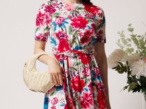 Rochie DY Fashion din viscoza alba cu imprimeu floral fucsia si cordon in talie