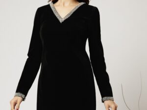 Rochie DY Fashion neagra din catifea fixa cu perle la decolteu si maneci