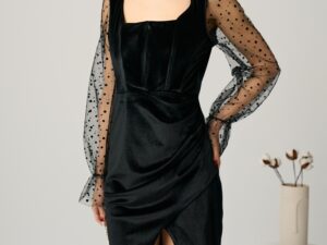 Rochie eleganta din catifea neagra cu maneci din tull cu buline