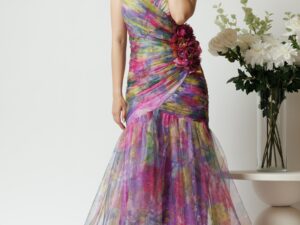 Rochie lunga de ocazie din tull mov cu imprimeuri galbene si floare maxi pe talie