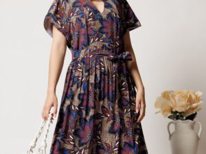 Rochie midi bleumarin din viscoza in clos cu imprimeu maro si cordon in talie