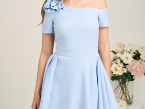 Rochie Moze eleganta din stofa bleu cu floare pe bust si umar gol