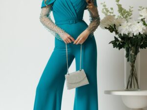 Salopeta eleganta din crep turcoaz cu maneci din tull cu strasuri