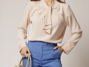 Bluza bej cu aplicatie tip cravata