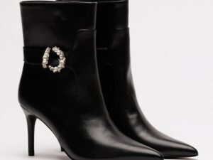 Botine negre din piele ecologica cu toc subtire si accesoriu