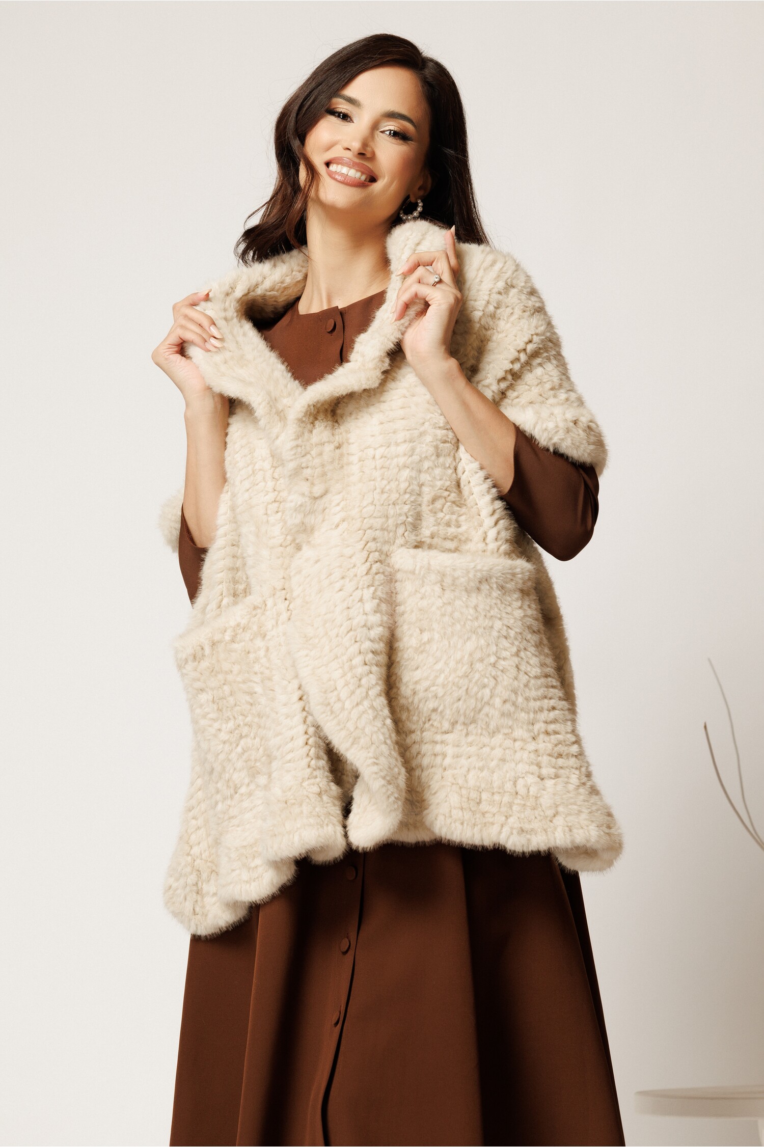 Reducere 65% - Capa scurta ivory din blana 1 Capa scurta ivory din blana