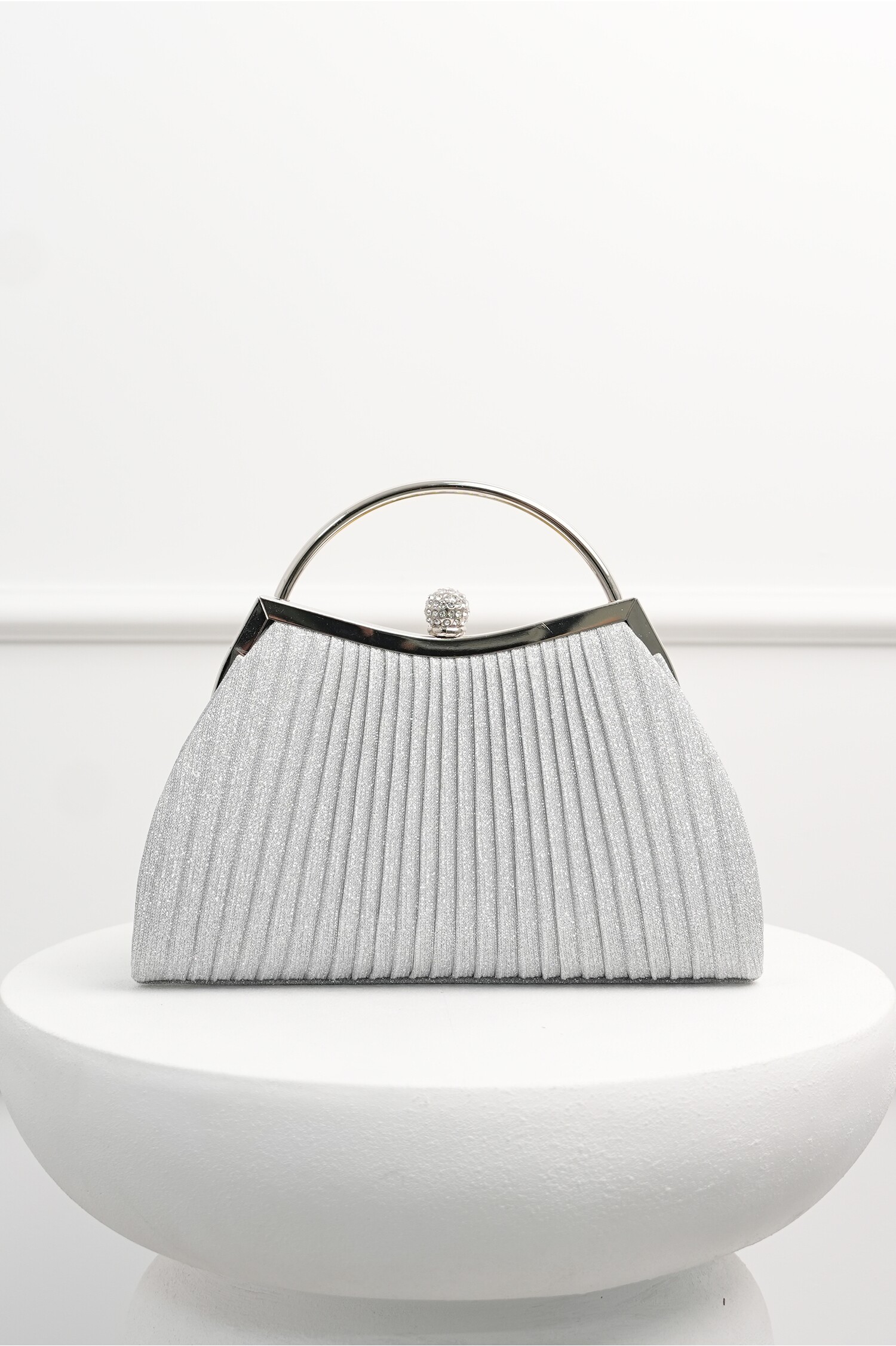 Reducere 60% - Clutch elegant din lurex argintiu cu maner metalic rotund 1 Clutch elegant din lurex argintiu cu maner metalic rotund