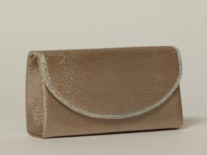 Clutch roze elegant cu clapeta curbata decorata cu strasuri