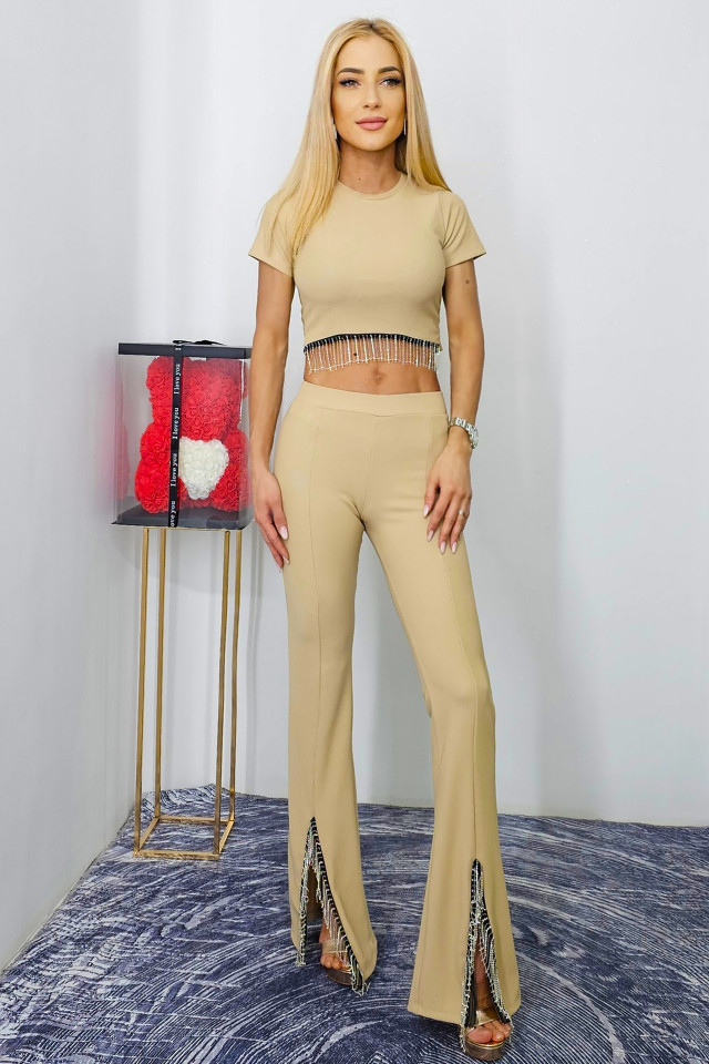 Reducere 58% - Compleu elegant Beatris, bluza crop, pantaloni evazati cu dunga decupati si aplicatii franjurate, Crem 1 Compleu elegant Beatris