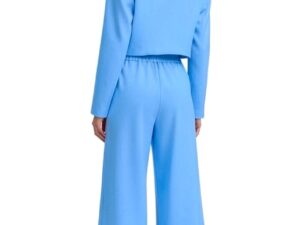 cu sacou structurat si pantaloni evazati cu sacou structurat si pantaloni evazati