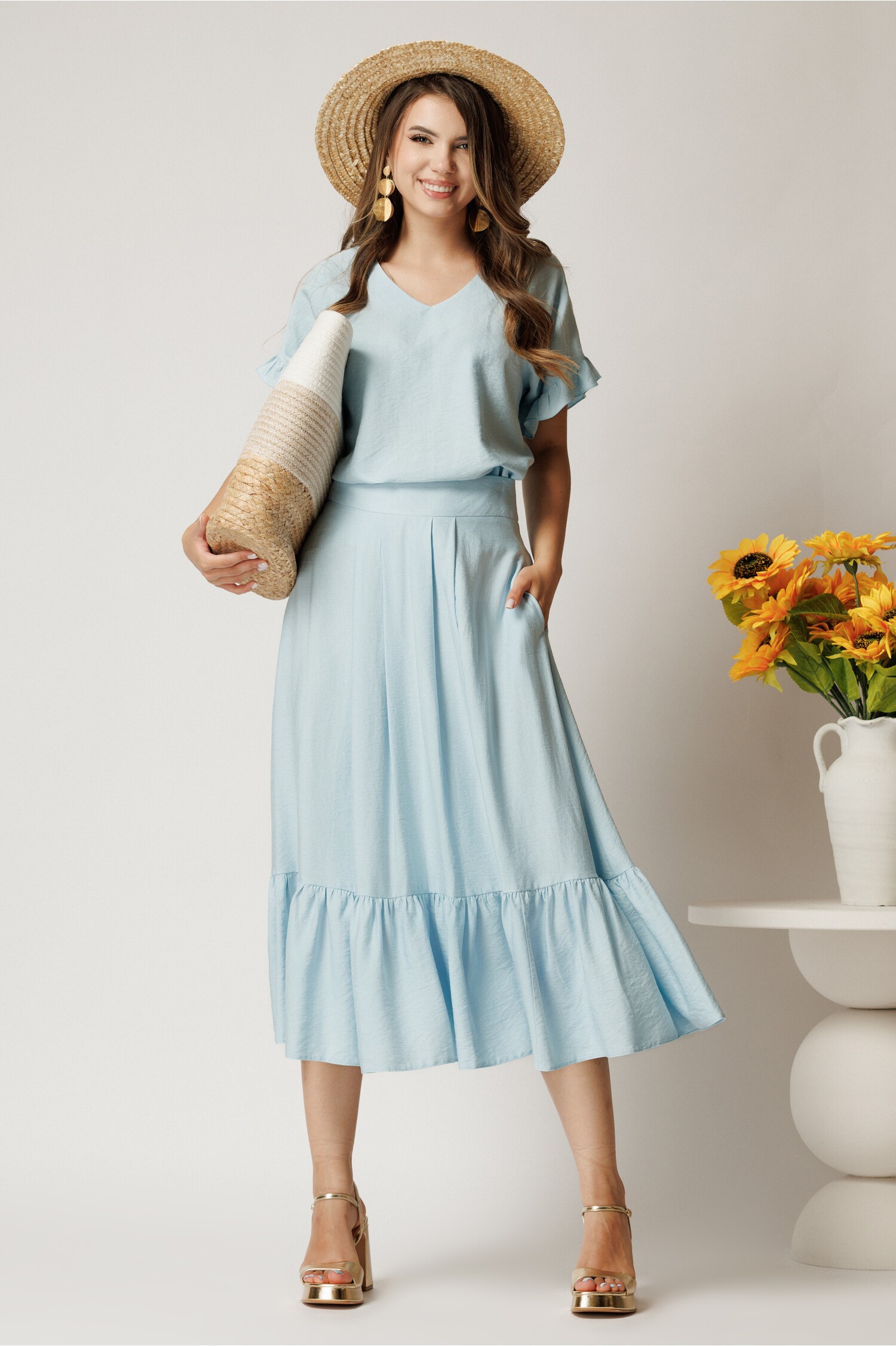 Reducere 68% - Fusta midi bleu din rayon in clos cu volan la baza 1 Fusta midi bleu din rayon in clos cu volan la baza