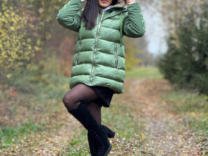 Reducere Geaca dama scurta verde cu blanita la gluga