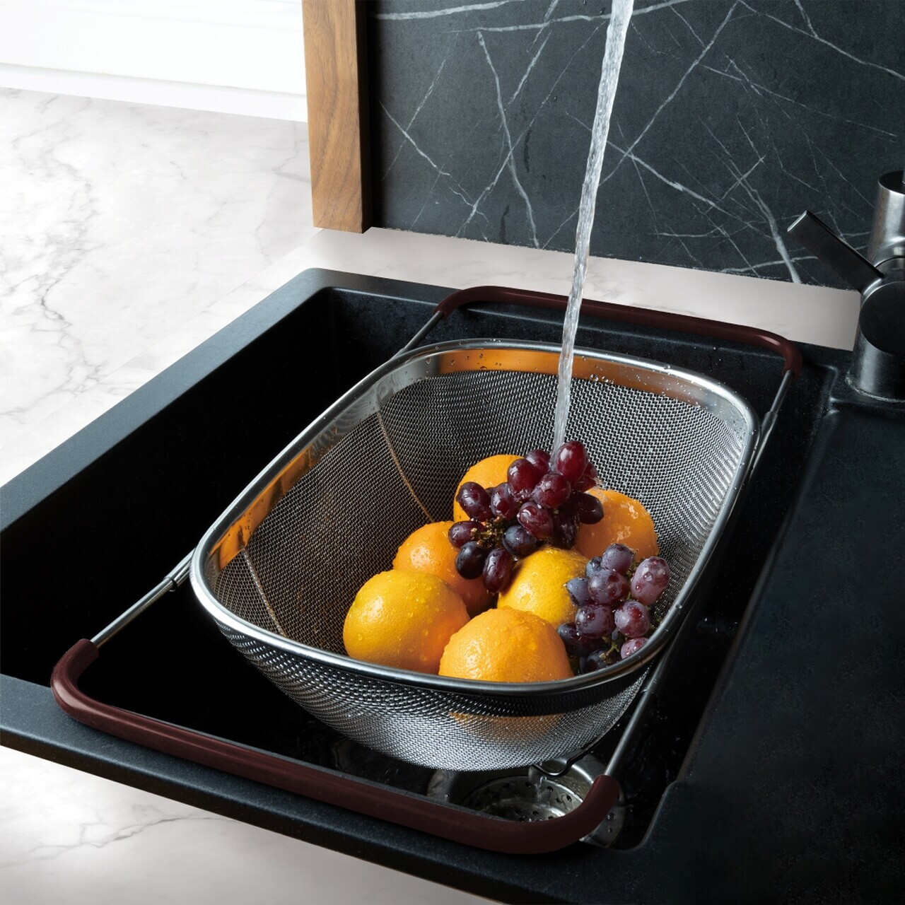 Reducere 30% - Strecuratoare cu manere reglabile Berlinger Haus, Leonardo, 34x24x11 cm, inox 18/10, argintiu/visiniu 1 Strecuratoare cu manere reglabile Berlinger Haus