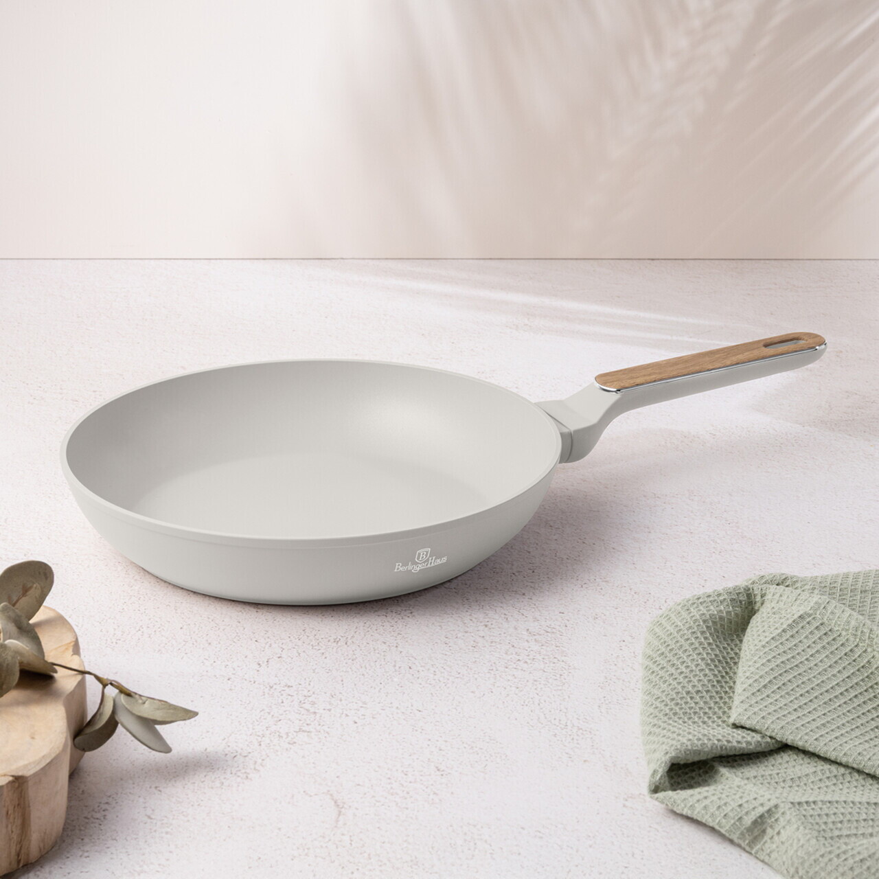 Reducere 30% - Tigaie Berlinger Haus, Sahara Nordic, 28 cm, 2.4 L, aluminiu forjat, crem mat/natur 1 Tigaie Berlinger Haus