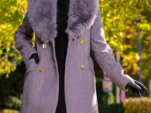 Palton elegant Cesima mov cu blana ecologica si nasturi aurii