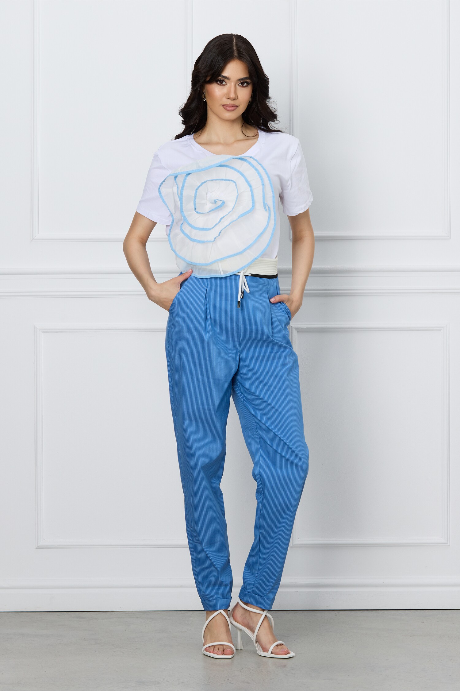 Reducere 60% - Pantaloni Melisa albastri cu dungi albe 1 Pantaloni Melisa albastri cu dungi albe