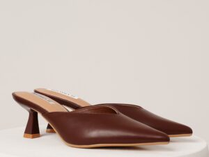 Pantofi eleganti din piele ecologica maro decupati la spate