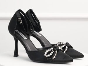 Pantofi eleganti negri din material satinat cu funda si strasuri