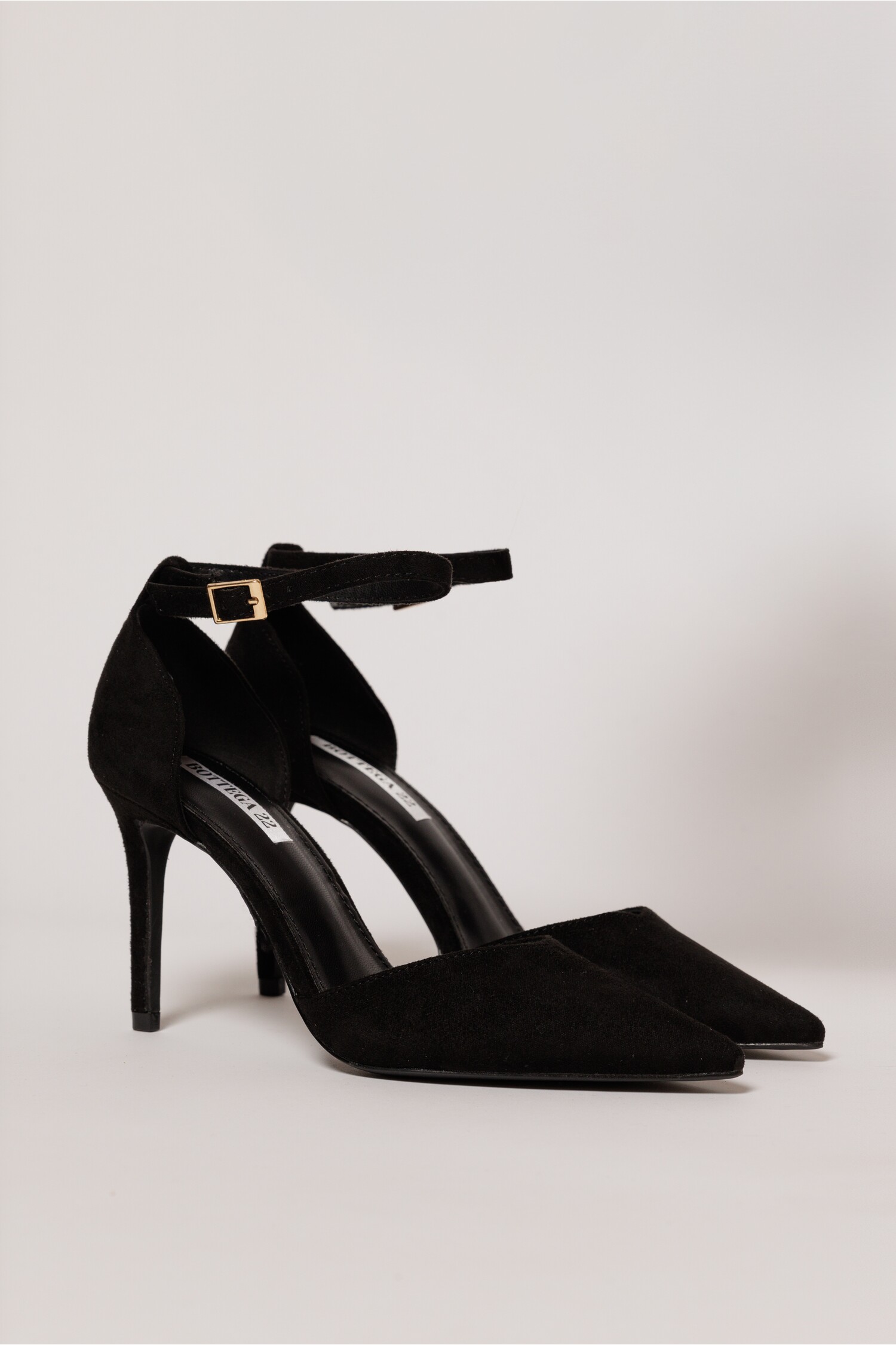 Reducere 35% - Pantofi eleganti negrii cu bareta din piele ecologica intoarsa 1 Pantofi eleganti negrii cu bareta din piele ecologica intoarsa