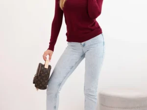 pulover-bordo-cu-guler-inalt-si-maneca-lunga