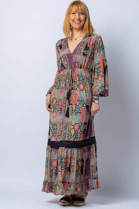 Reducere 30% - Rochie lunga din matase indiana cu volane si imprimeu floral si insetie de dantela neagra 1 Rochie lunga din matase indiana cu volane si imprimeu floral si insetie de dantela neagra