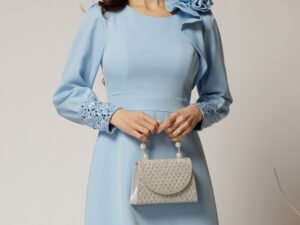 Rochia DY Fashion bleu cu mansete din paiete si funda ampla pe umar